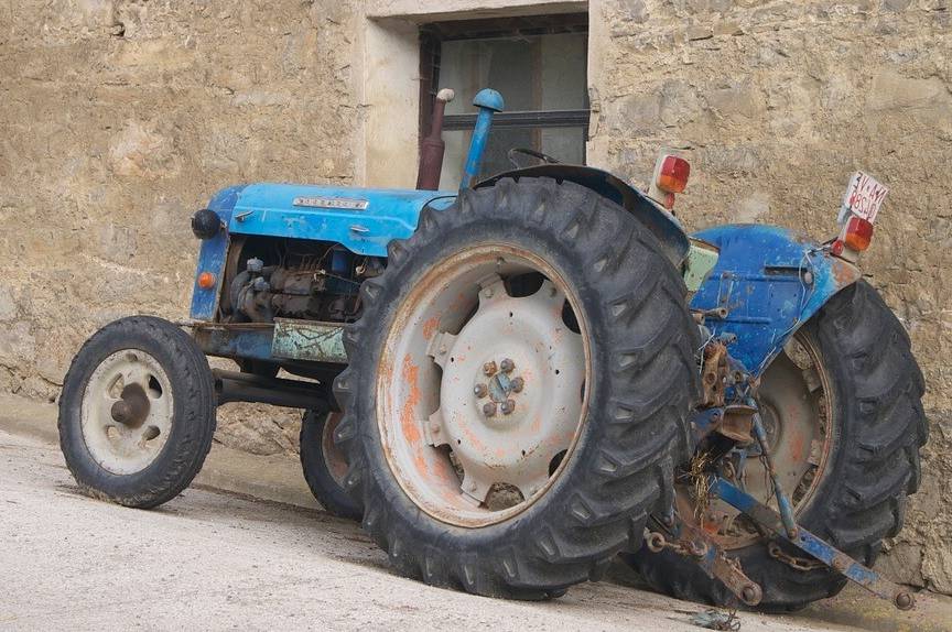 que tipo de permiso se necesita para conducir un tractor de mas de 3500 kg