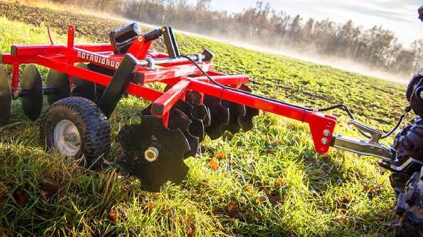 que tipo de remolques de coches todoterreno estan adaptados para arar las tierras